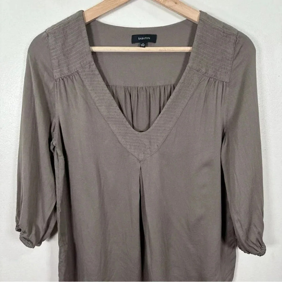 Aritzia Babaton Womens Size Xsmall Adrian Three Quarter Sleeve Blouse - Picture 3 of 13